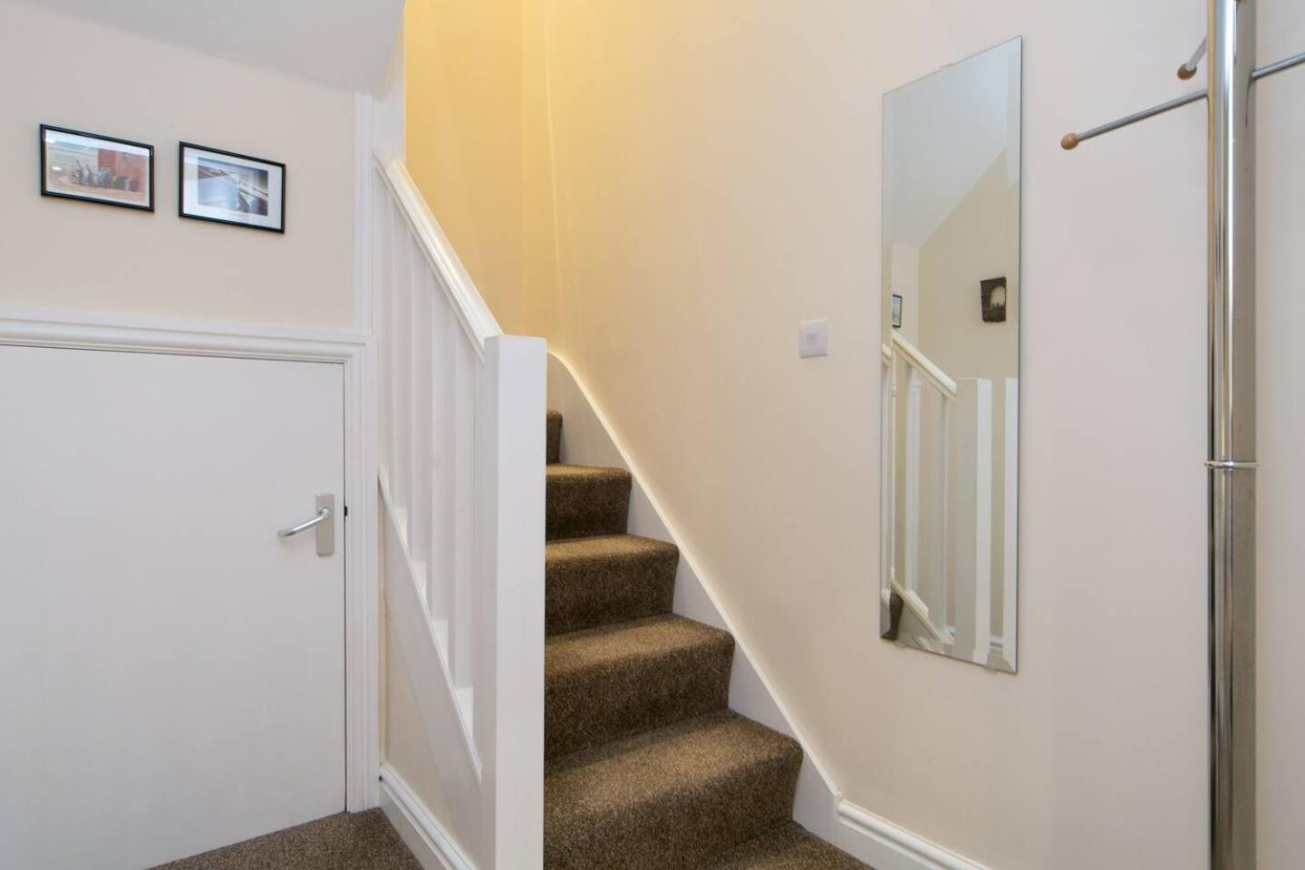 Pass The Keys Hafan Stylish 2 Bedroom Sea View Apartment Pwllheli Exterior photo