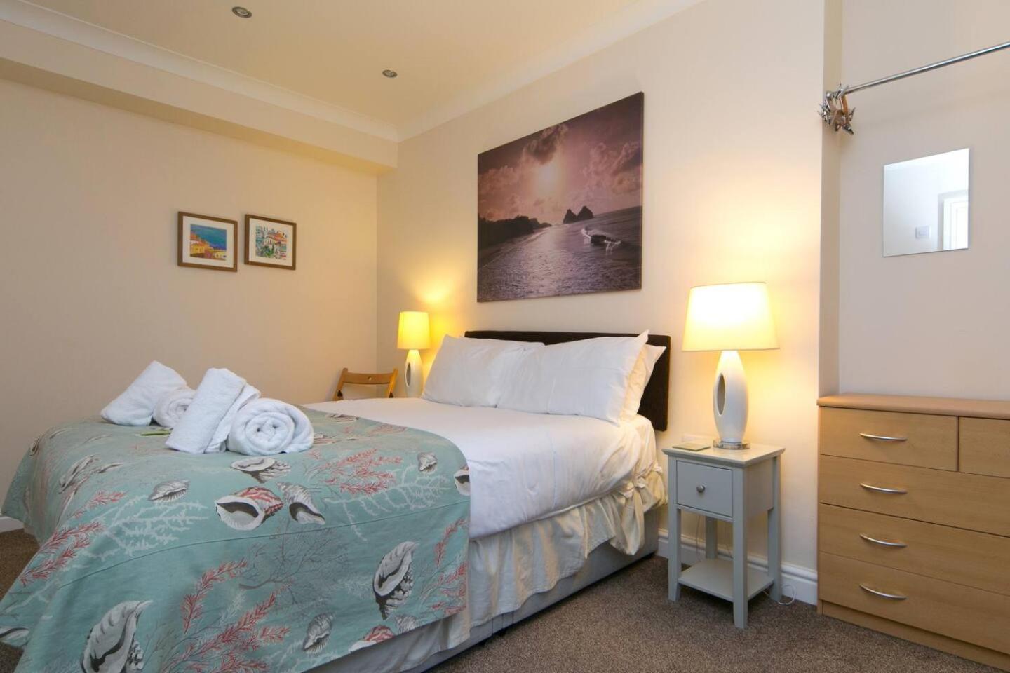 Pass The Keys Hafan Stylish 2 Bedroom Sea View Apartment Pwllheli Exterior photo